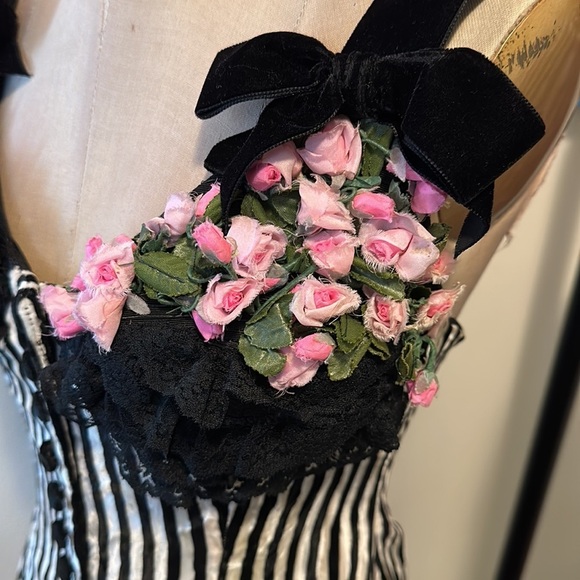 IDOL Black White Striped Velvet Corset Top and Pants Set - Picture 8 of 14